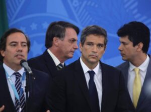 Governo anuncia linha de crédito emergencial para empresas 27/03/2020