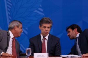 Teich diz que 'não haverá fim do isolamento com crescimento da covid-19'