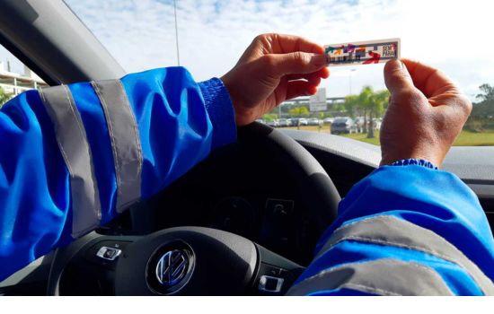 Tag virtual para passar por pedágios